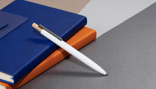 Ручка шариковая "Matt" из переработанного алюминия и пластика, с кнопкой из бамбука, белый